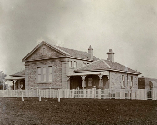 Molong courthouse, built 1862. Photo ID: SRNSW 4346_a020_a020000038.jpg