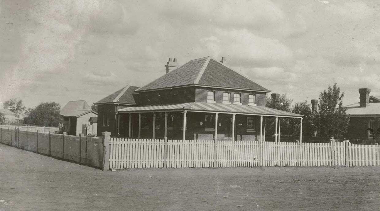 Wee Waa (formerly Gilchrist’s Station) courthouse, built 1879. Photo ID: SRNSW 4346_a020_ a020000086.jpg Wee Waa (formerly Gilchrist’s Station) courthouse, built 1879. Photo ID: SRNSW 4346_a020_ a020000086.jpg