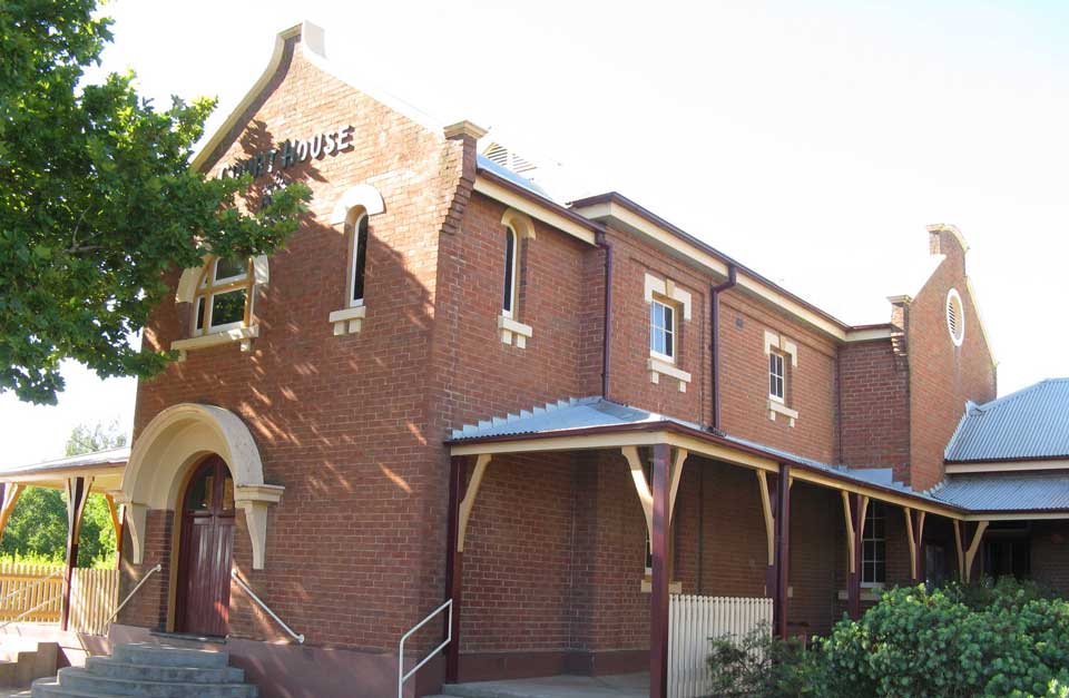 Cowra Courthouse, opened 21 Aug 1880. Photo: Peter Bonsall-Boone