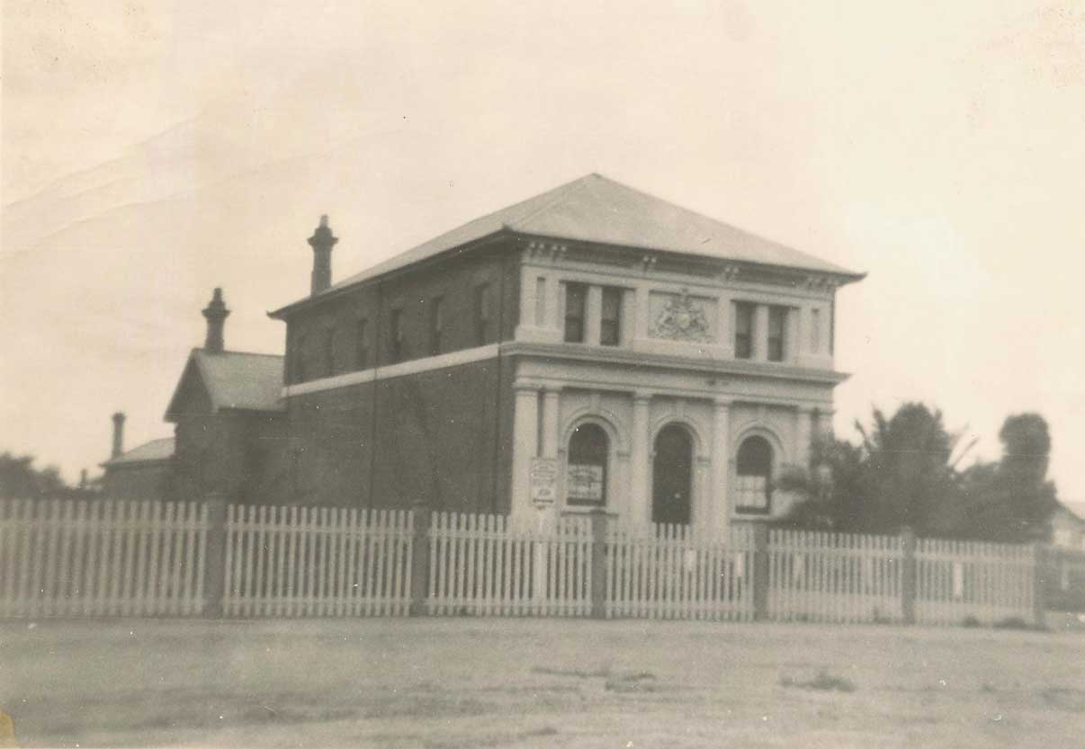 Balranald courthouse. Photo: courtesy Russell Bodinnar, Balranald Balranald courthouse. Photo: courtesy Russell Bodinnar, Balranald