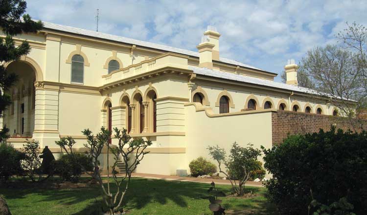 Dubbo courthouse side view. Photo: Peter de Waal Dubbo courthouse side view. Photo: Peter de Waal