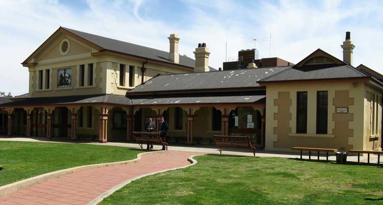 Broken Hill courthouse, opened 6 Jan 1890. Photo: Peter de Waal Broken Hill courthouse, opened 6 Jan 1890. Photo: Peter de Waal
