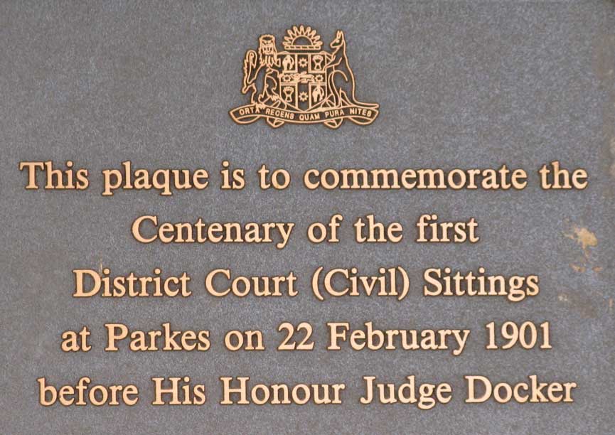 Parkes courthouse plaque