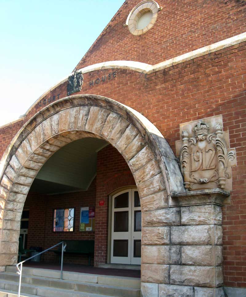 Wellington courthouse with bas-relief coat of arms dated 1912. Photo: Peter de Waal