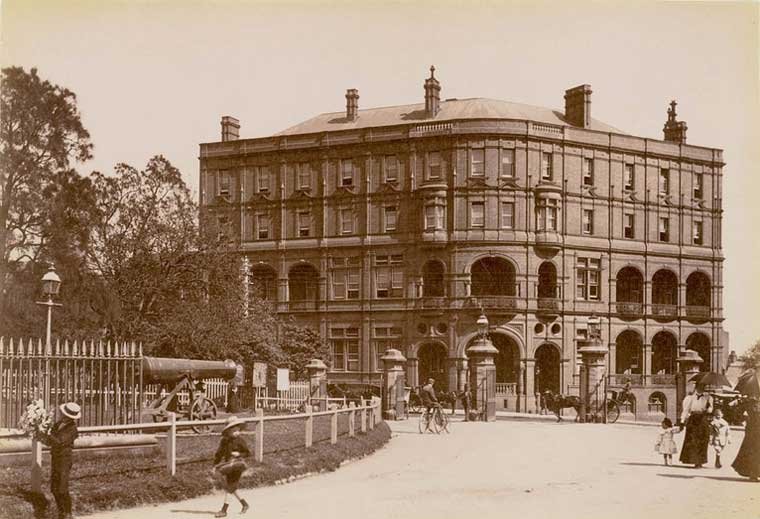 Australian Club, Sydney, corner Bent and Macquarie Streets, c. 1900-1910. Image: NSW State Library collection. Reproduction: Peter de Waal