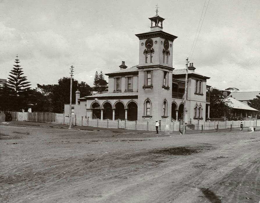 Kiama post office, foreground, courthouse next door, built 1861. Photo ID: SRNSW 4346_a020_a020000121.jpg