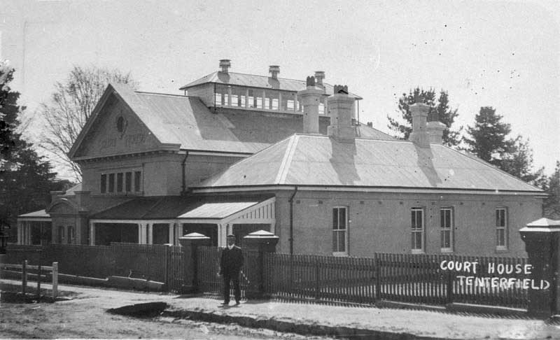 Tenterfield (formerly Mr Donaldson’s Station) courthouse, built 1878. Image: NSW State Library collection, c. 1910. Reproduction: Peter de Waal