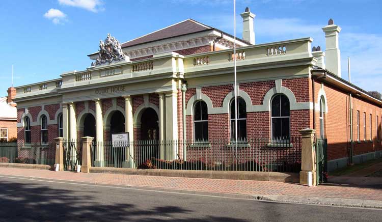 Forbes courthouse, built 1880. Photo: Peter Bonsall-Boone