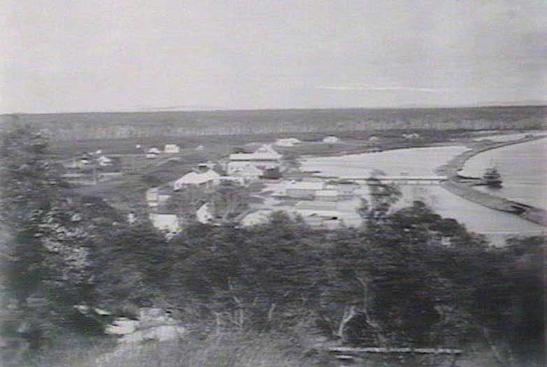 Yamba Bay, Clarence River Heads, 1884-1888. The two storey building with a peaked roof in the centre of the photograph is the Yamba Hotel built in 1884. Image: NSW State Library collection. Reproduction: Peter de Waal