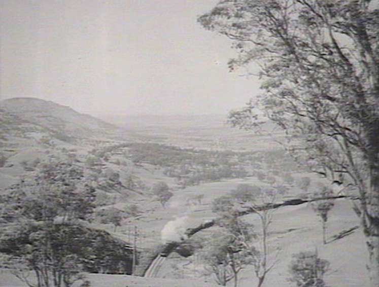 Murrurundi from Liverpool Range with steam train, Aug 1936. Image: NSW State Library. Reproduction: Peter de Waal