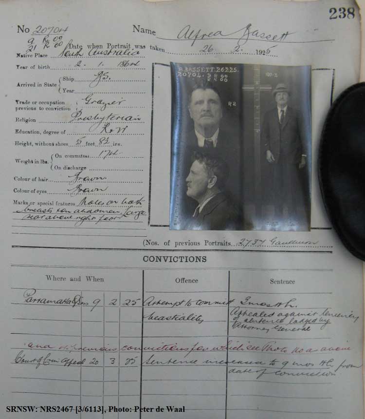 SRNSW: NRS2467, [3/6113], State Penitentiary photographic description book, 11 Oct 1924-26 Mar 1925, No. 20704, p. 238.