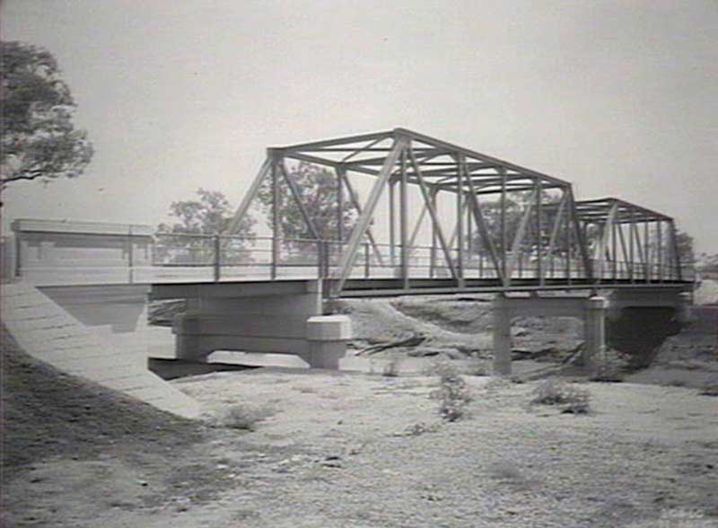 New pioneer bridge over Gwydir River at Moree. Image: NSW State Library collection. Reproduction: Peter de Waal