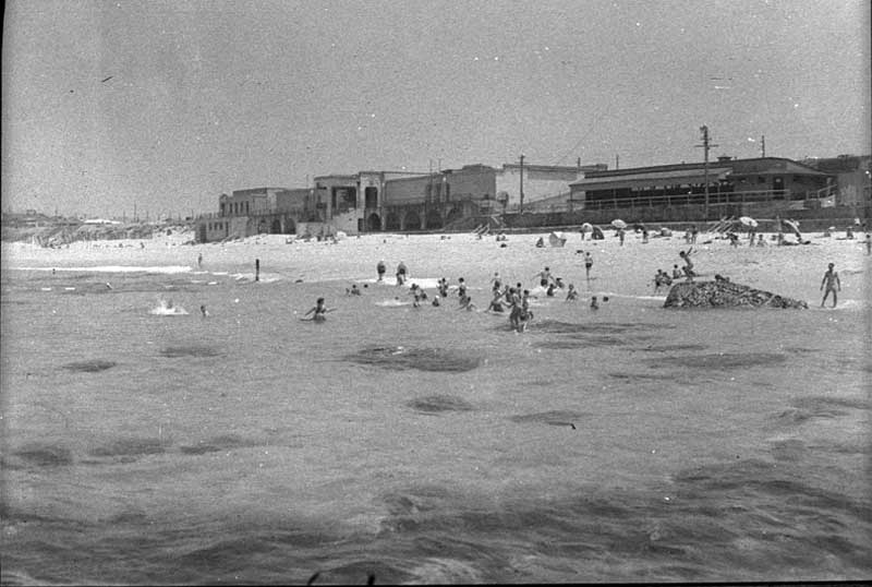 Bar Beach; Merewether Beach. Image: NSW State Library collection. Reproduction: Peter de Waal