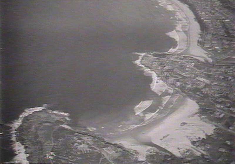 Looking down on Harboured, Queenscliff and beach, c. 1930s. Image: NSW State Library collection. Reproduction: Peter de Waal