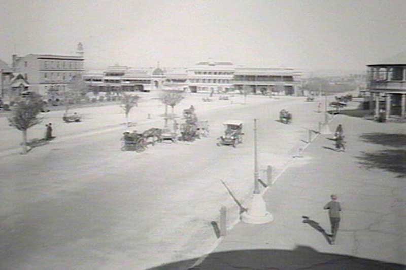 Kings Parade and William Street, Bathurst from the Post Office, Oct 1924. Image: NSW State Library collection. Reproduction: Peter de Waal