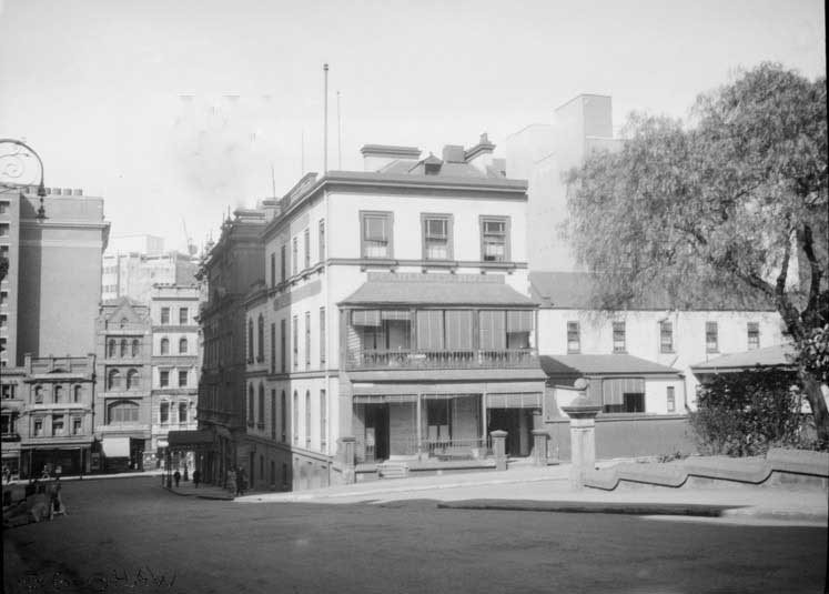 Pfahlert’s Hotel, corner Margaret and Carrington Streets, 1924-1930. Image: NSW State Library collection. Reproduction: Peter de Waal