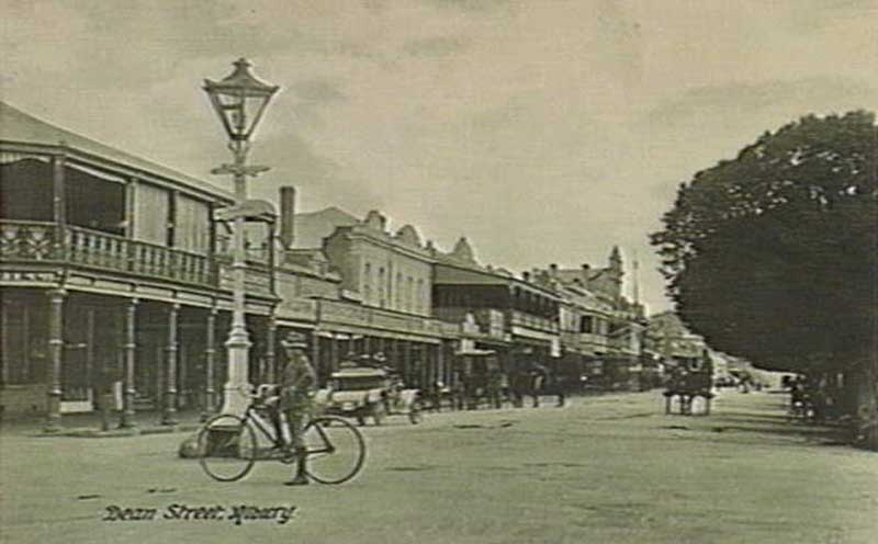 Dean Street, Albury, c. 1912. Image: Victorian State Library collection. Reproduction: Peter de Waal