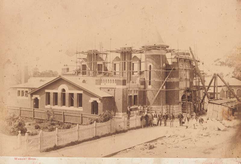 Bairnsdale, Victoria, courthouse under construction, c. 1893. Image: Vic State Library collection. Reproduction: Peter de Waal