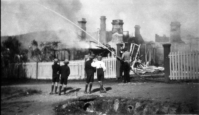 Quirindi courthouse fire, 9 May 1929, Quirindi, NSW. Image: NSW State Library collection. Reproduction: Peter de Waal
