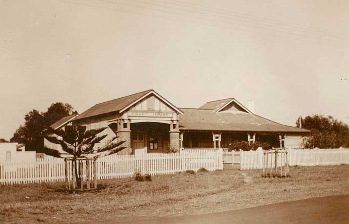 Byron Bay Courthouse, 16 Jan 1947. Image: NSW State Library collection. Reproduction: Peter de Waal