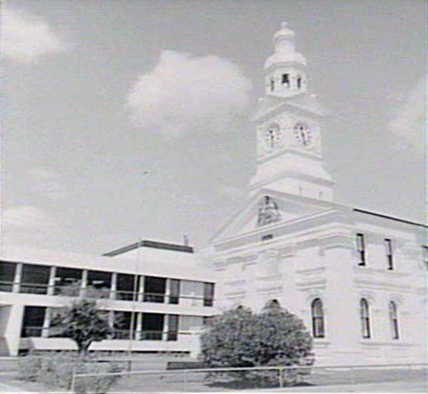 Inverell courthouse and Government Building, 24 Apr 1967. Image: NSW State Library collection. Reproduction: Peter de Waal