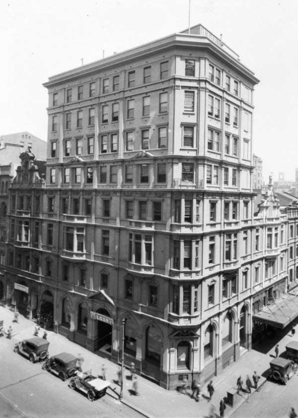 Bank of Adelaide, 105 Pitt Street; Queensland National Bank. 101-103 Pitt and 27 Hunter Streets, n.d. Image: NSW State Library collection. Reproduction: Peter de Waal
