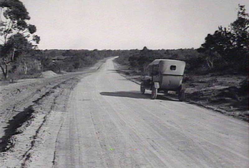 Princes Highway - Tom Ugly’s Point to Sutherland, 6 Apr 1922. Image: NSW State Library collection. Reproduction: Peter de Waal