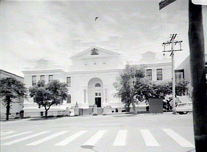 Newcastle courthouse, Dec 1966. Image: NSW State Library collection. Reproduction: Peter de Waal