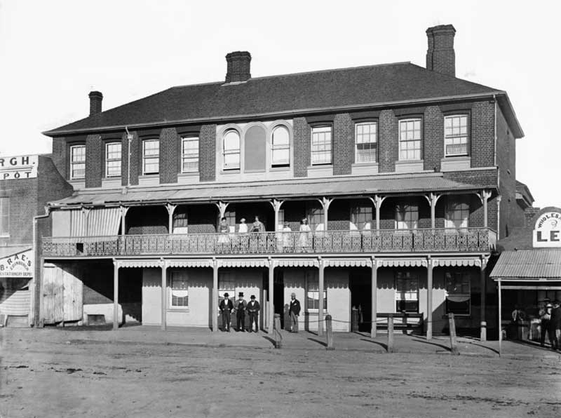 The Royal Hotel, William Street, Bathurst, 1870-1875. Image: NSW State Library collection. Reproduction: Peter de Waal